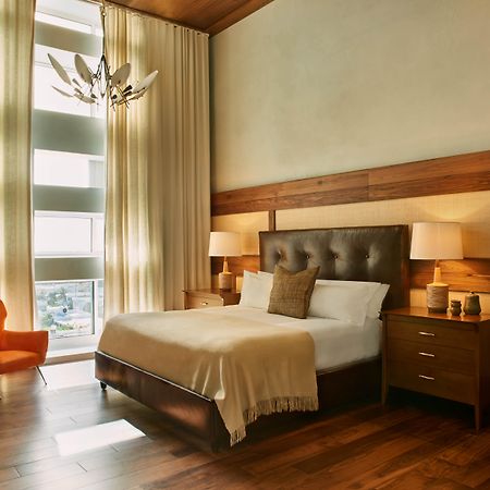 阿罗鹦鹉螺酒店 迈阿密海滩 外观 照片 A bedroom at the Four Seasons Hotel